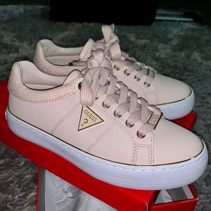 Guess shoes 👟